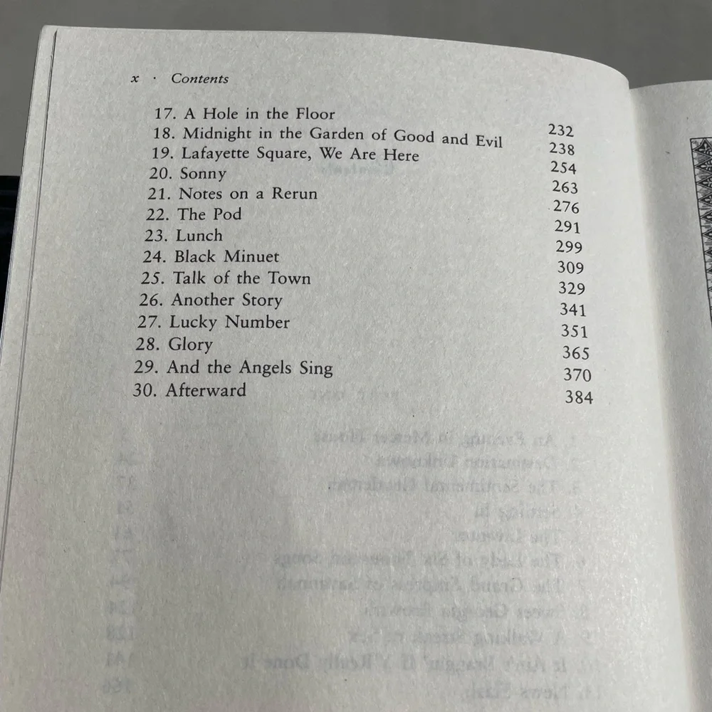 Midnight in the Garden of Good and Evil by John Berendt Nonfiction Book